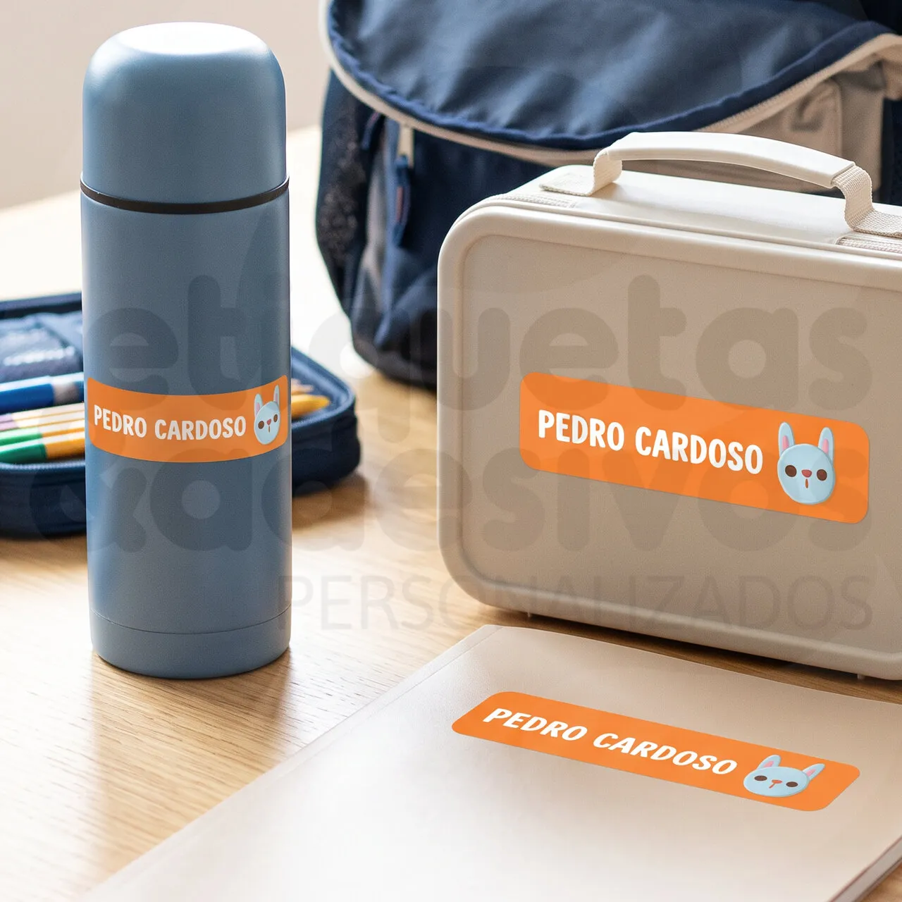 Etiqueta grande do Kit Colégio com desenho Ultra Rápido